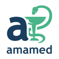 Elisen-Apotheke Cottbus – amamed Logo Das Logo von Amamed kombiniert einen stilisierten Buchstaben „a“ mit dem traditionellen Symbol der Apotheke: einer Schale mit einer Schlange. Das „a“ ist in einem dunklen Blau gehalten und dominiert den linken Teil des Logos, während die Schale und die Schlange in einem helleren, grünlichen Farbton gehalten sind und rechts positioniert sind. Die Schriftart von „amamed“ ist modern und einfach lesbar. Die Farbwahl suggeriert Vertrauen und Professionalität (das Blau) sowie Gesundheit und Natur (das Grün). Die Kombination aus dem Buchstaben „a“ und dem Apothekersymbol ist eine klare und prägnante Darstellung des Unternehmensnamens und seiner Tätigkeit im Gesundheitswesen.